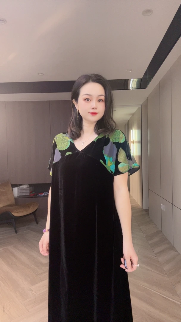 YS217肩部蝴蝶花纹真丝丝绒女士显瘦轻奢气质桑蚕丝连衣裙m117