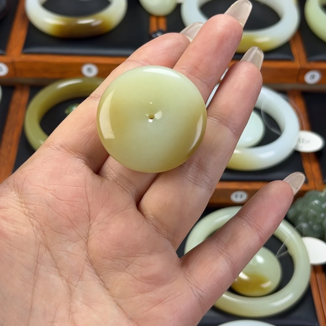 和田玉（糖玉）颈饰未镶嵌安*