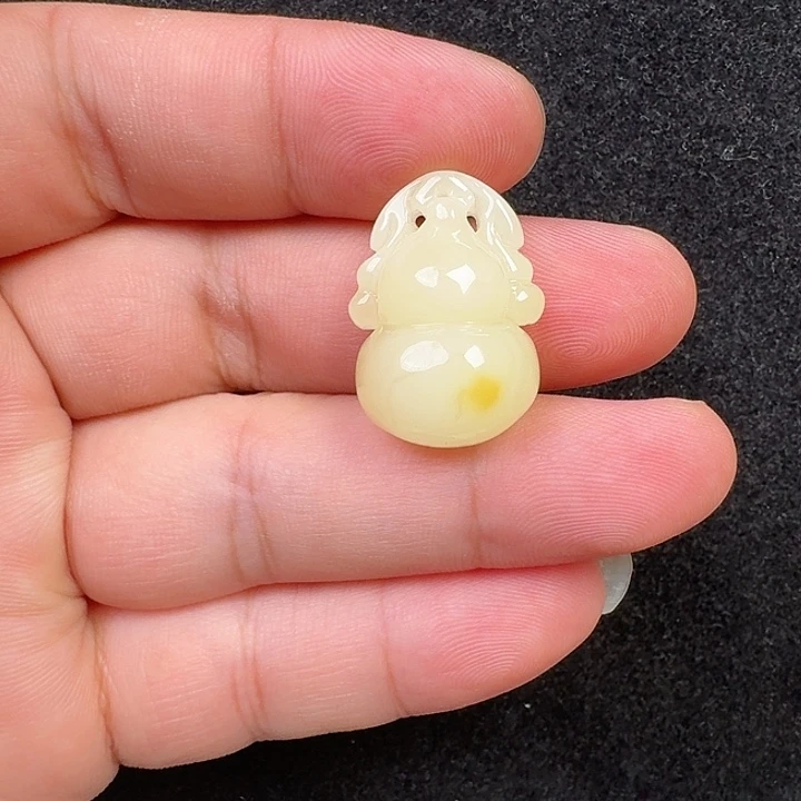 蜜蜡未镶嵌珠宝奇石