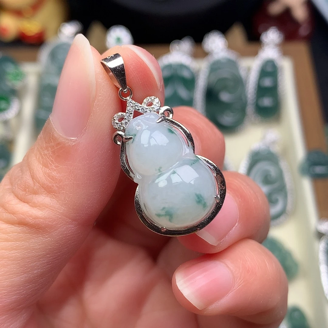 翡翠未镶嵌颈饰吊坠