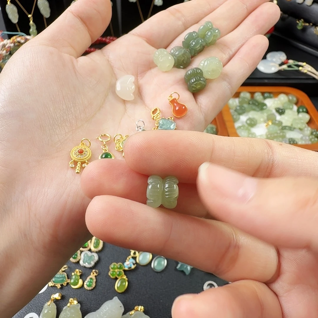 ****琳和田玉未镶嵌颈饰