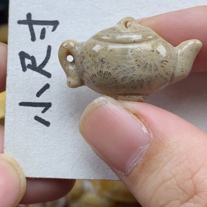 硅化珊瑚（珊瑚玉）未镶嵌颈饰