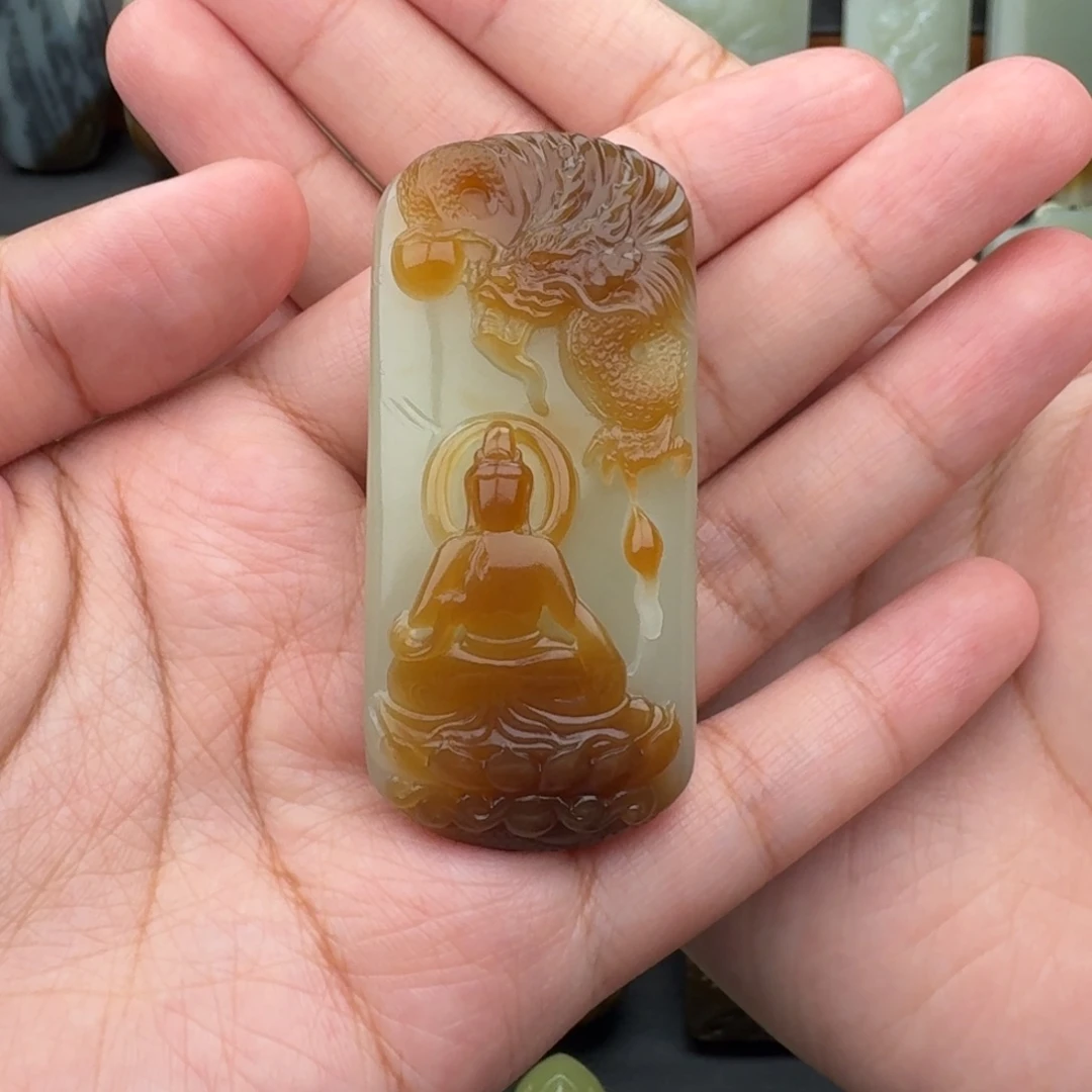 开***。和田玉未镶嵌颈饰