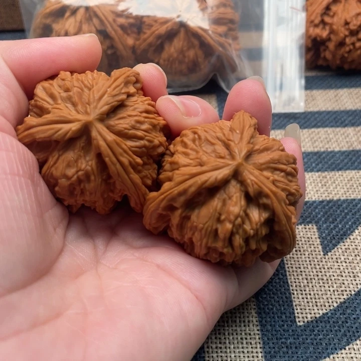 小***明檀香木白狮子42核桃