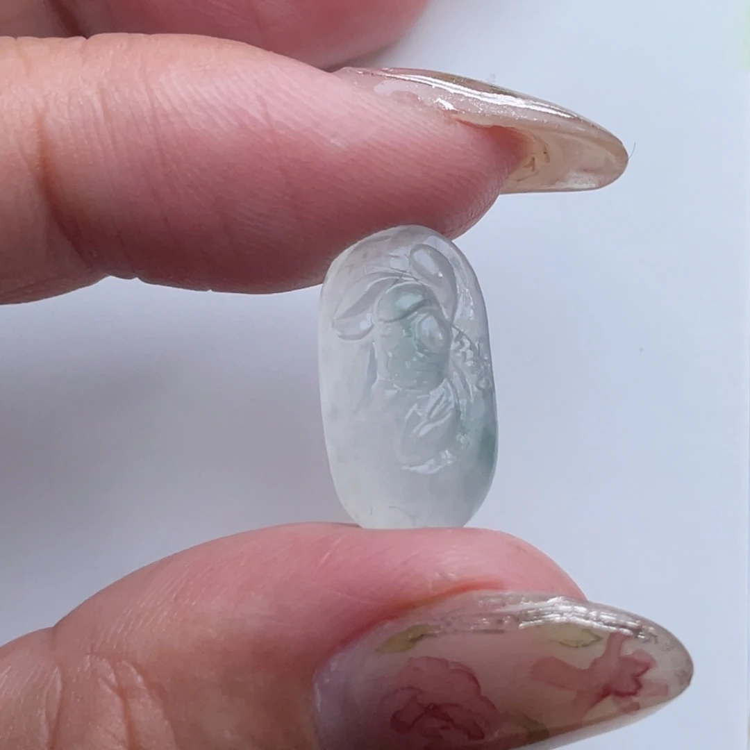 翡翠未镶嵌颈饰莲花