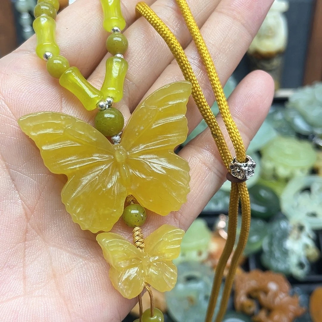 第***干未镶嵌蛇纹石玉颈饰