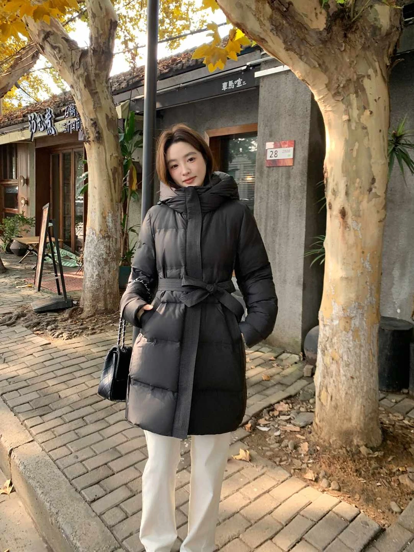 SXSTUDIO中长款蓬松收腰连帽羽绒服保暖精致百搭时尚休闲腰带外套