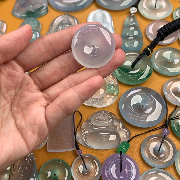 颈饰未镶嵌翡翠….