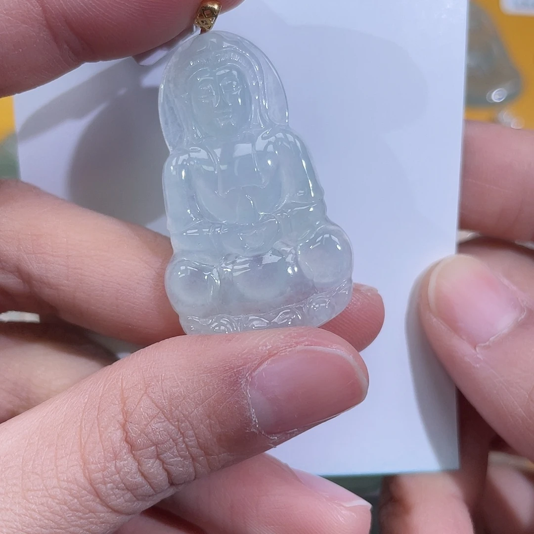 翡翠18K金镶嵌颈饰观音