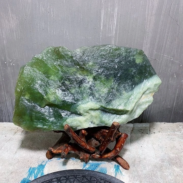 【闪购商品】未镶嵌蛇纹石玉珠宝奇石