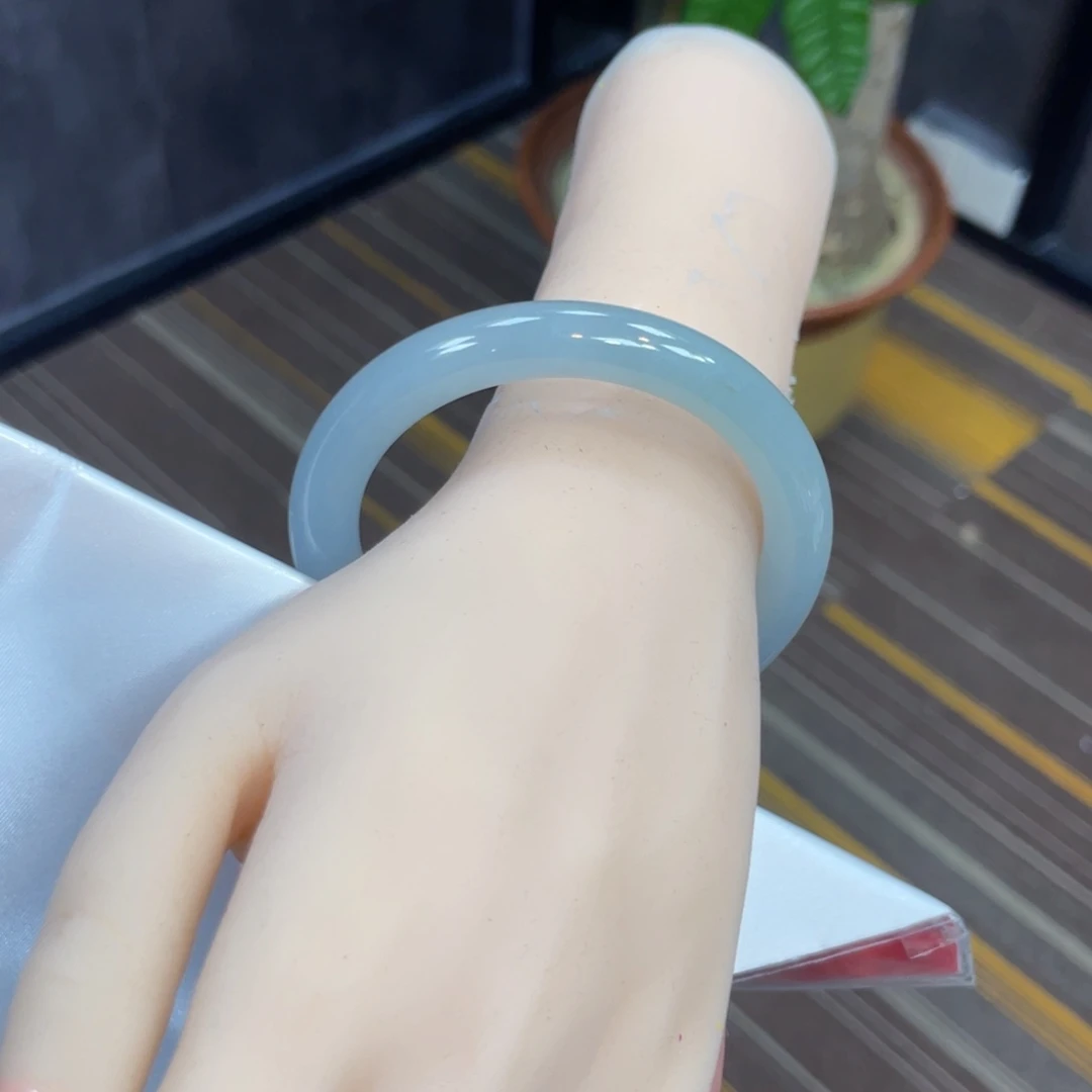 翡翠手镯未镶嵌小*儿手镯