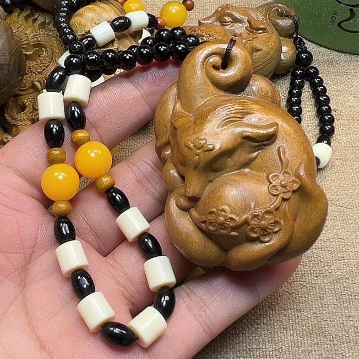 维腊木（绿檀）把件