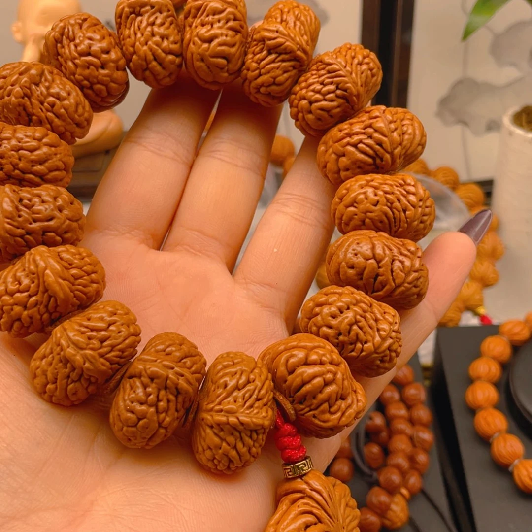 虚***缈桃核手串红红火火。红红火火