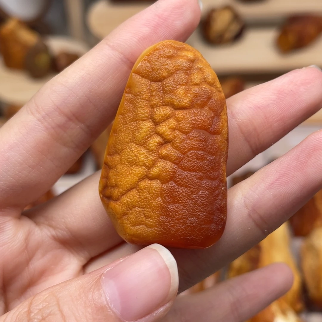 未镶嵌琥珀珠宝奇石