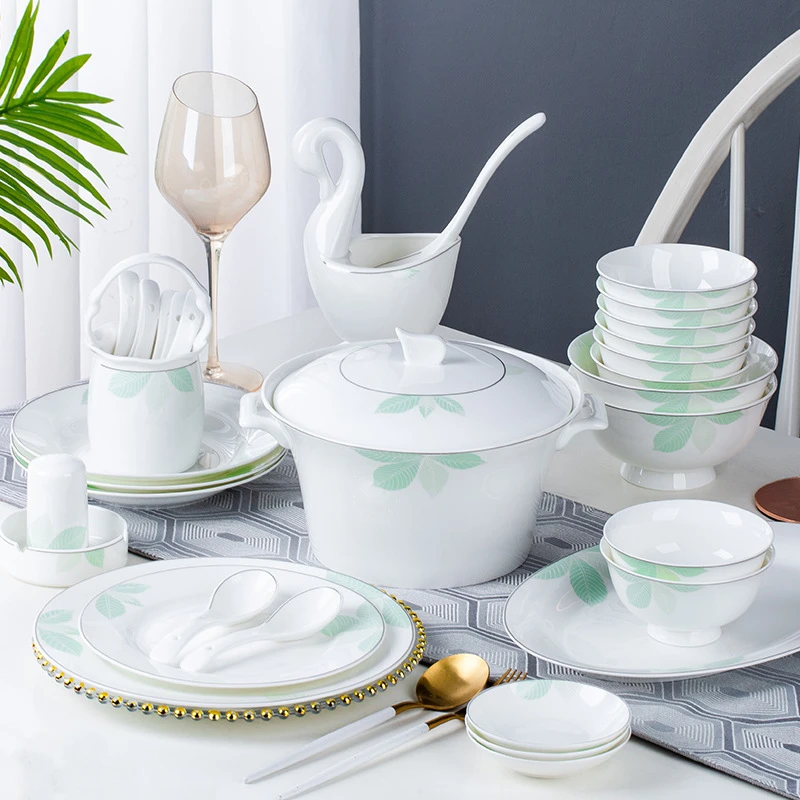 景德镇陶瓷餐具碗碟套装青翠雨滴高端骨瓷小清新碗盘勺筷礼品