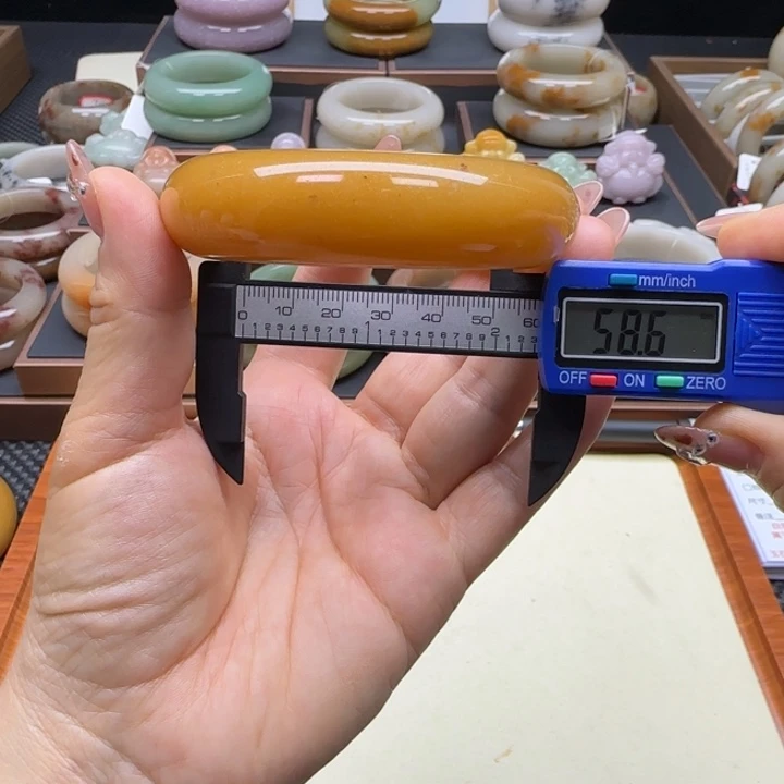 石英岩玉未镶嵌手镯