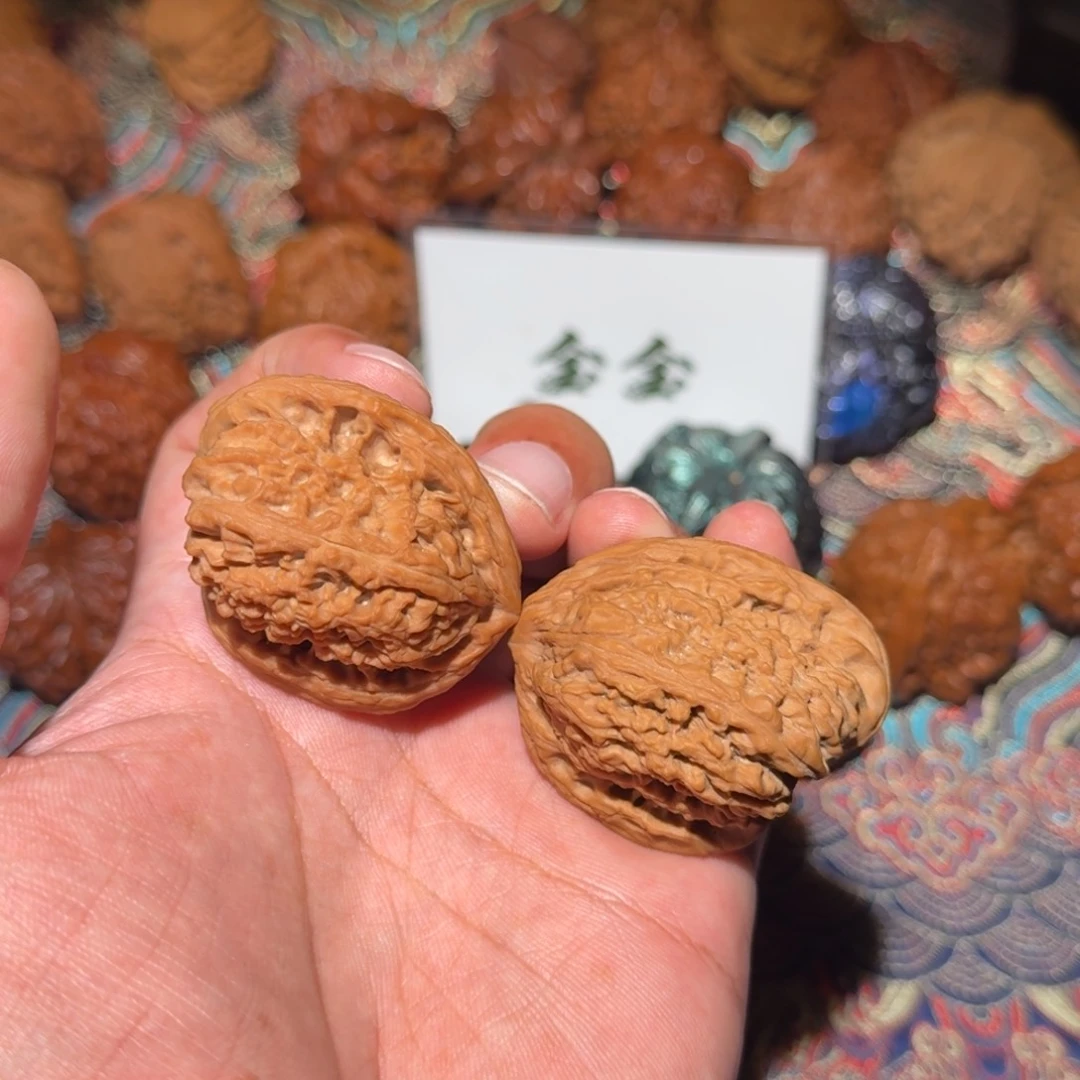 g***c核桃把件2139天残，尺寸37 37 42