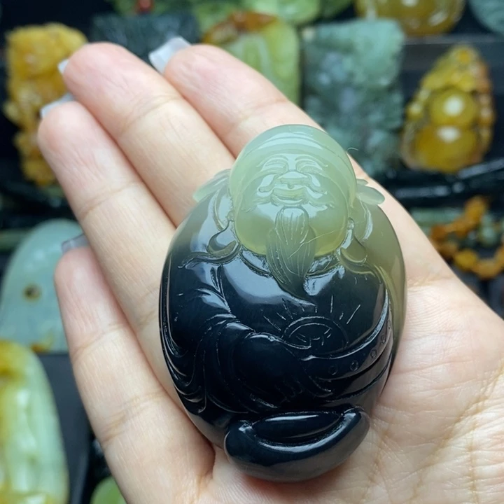 吉***、蛇纹石玉未镶嵌颈饰