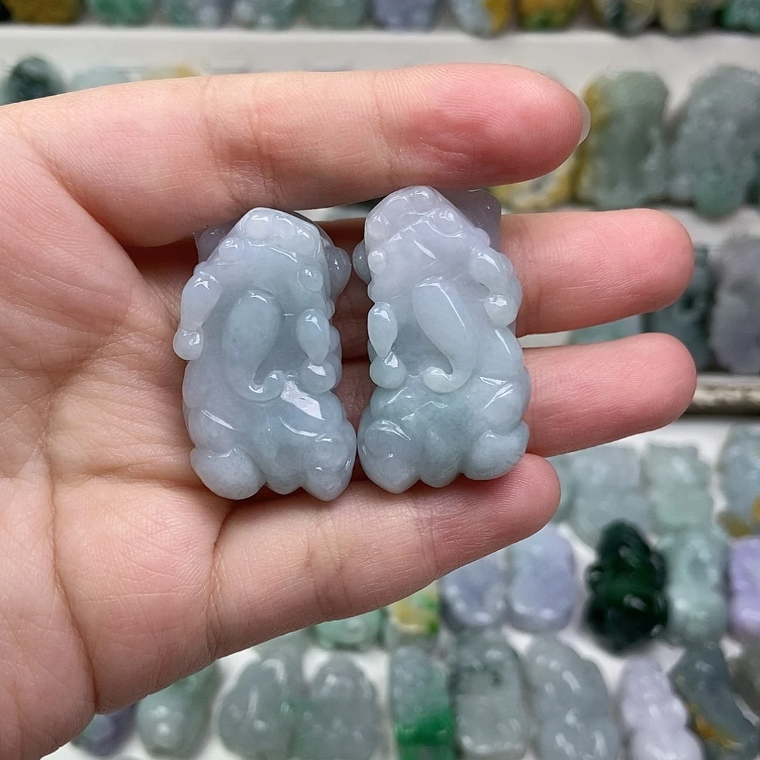 翡翠未镶嵌吊坠(赠链)