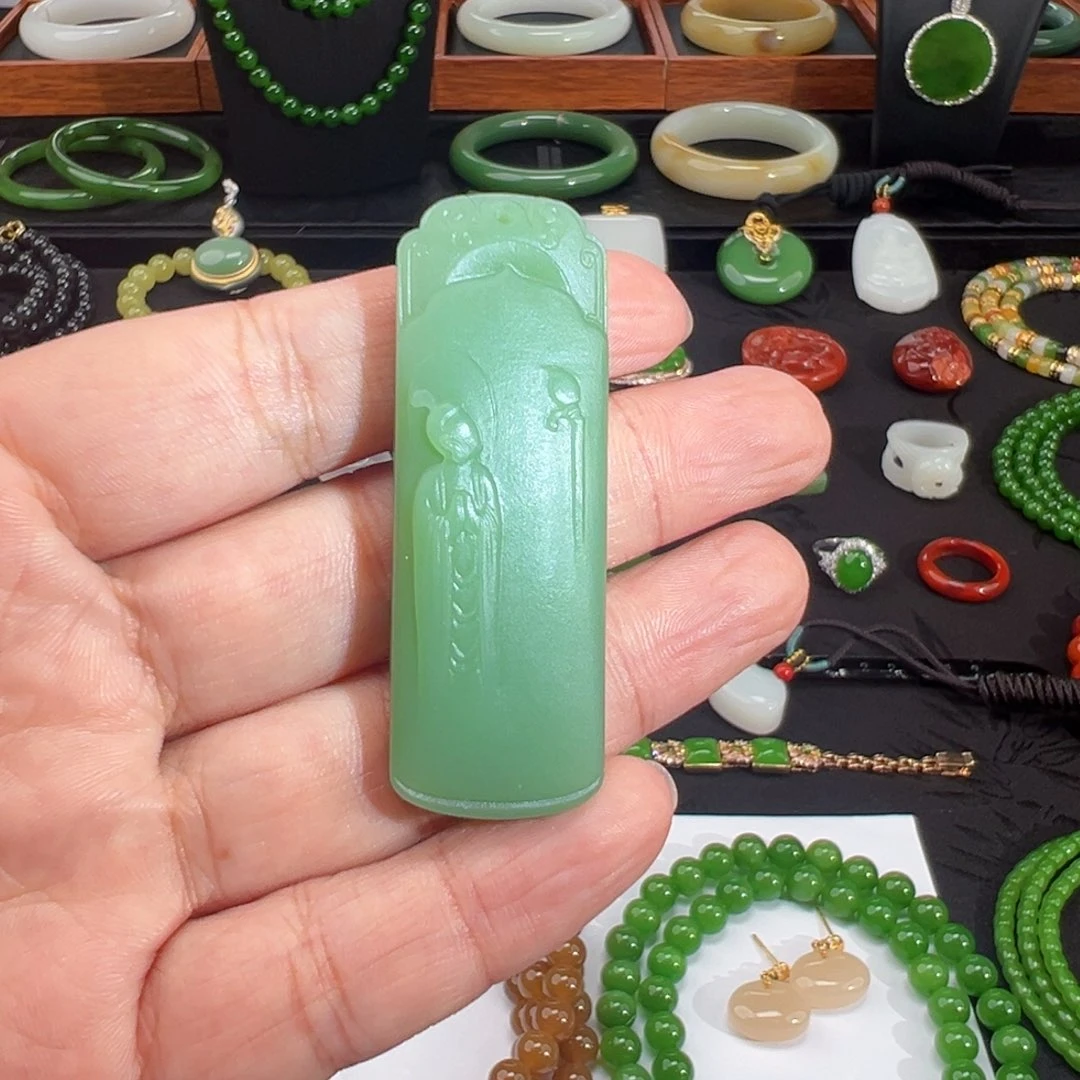 和田玉（碧玉）未镶嵌颈饰粉绿过灯无结构无相佛牌