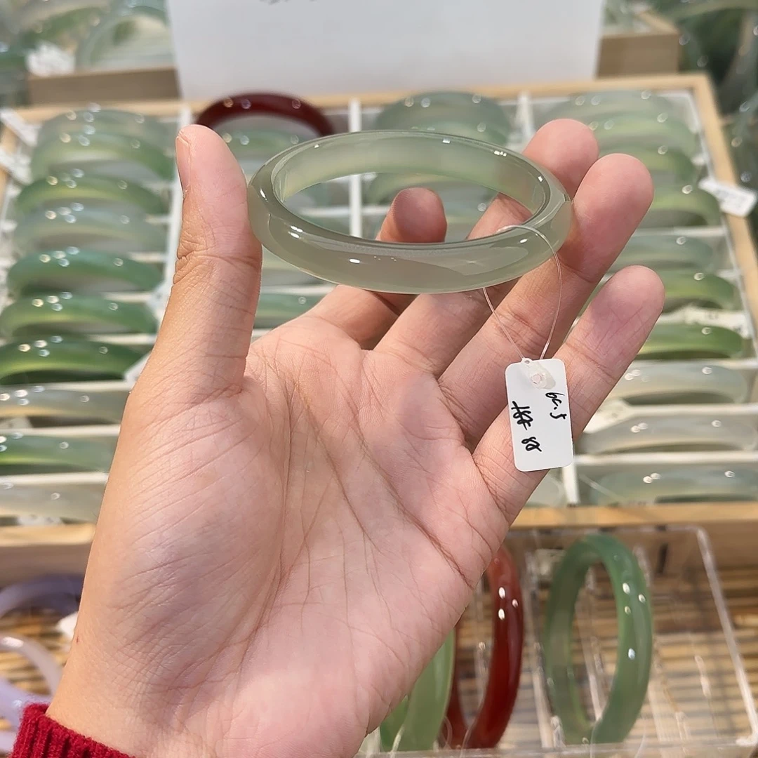 玛瑙/玉髓未镶嵌手镯圈口60.5