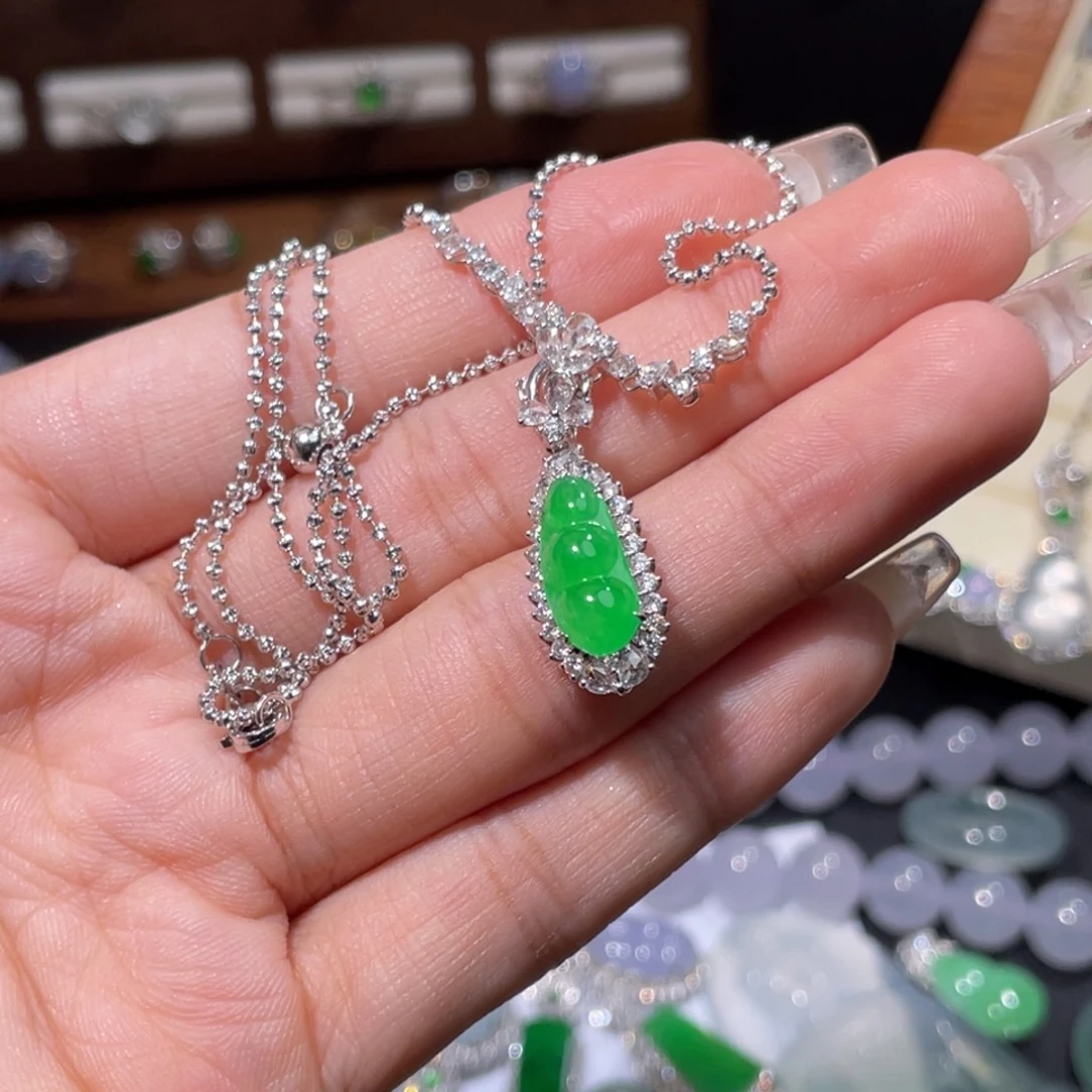 翡翠18K金镶嵌颈饰