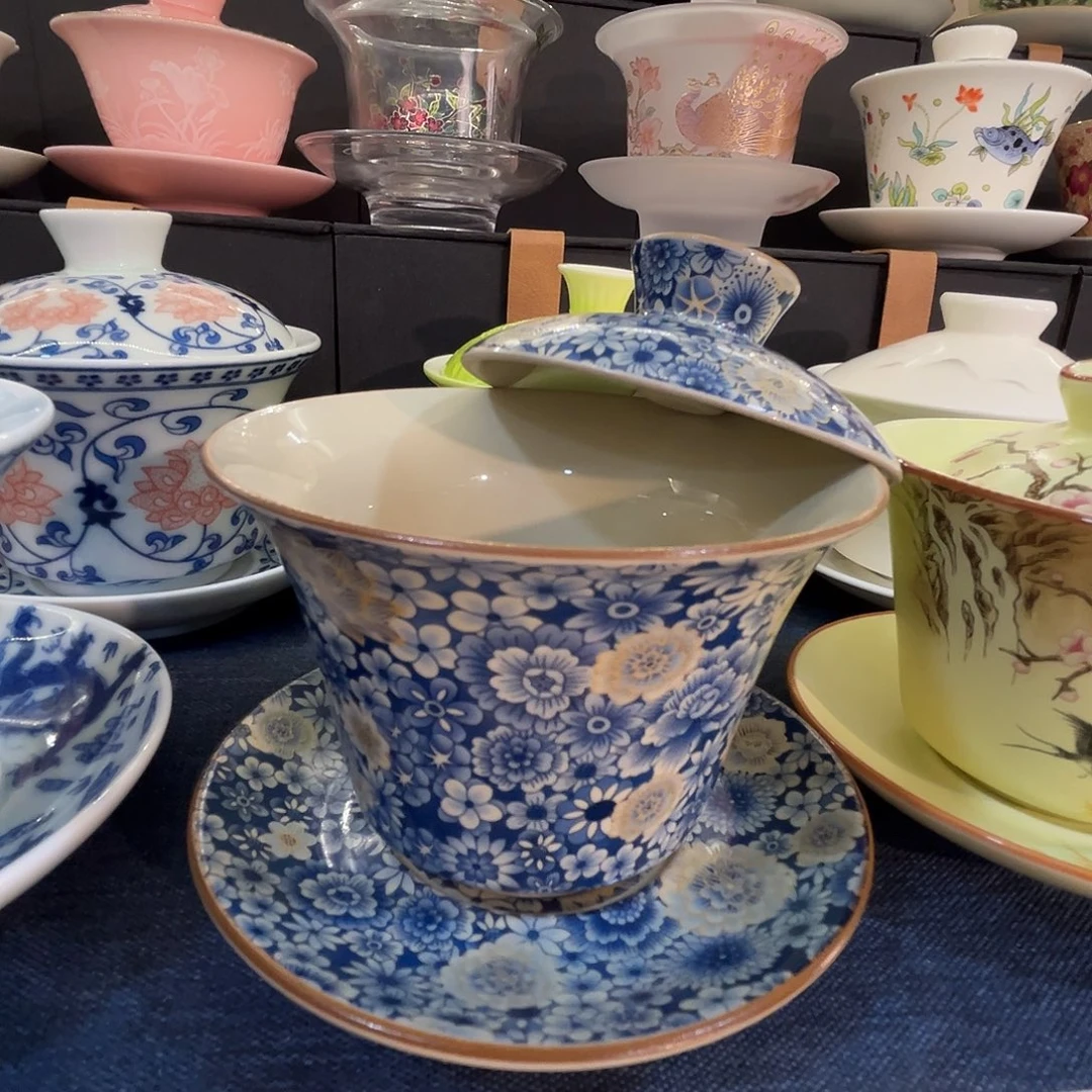 这些盖碗很漂亮！！！