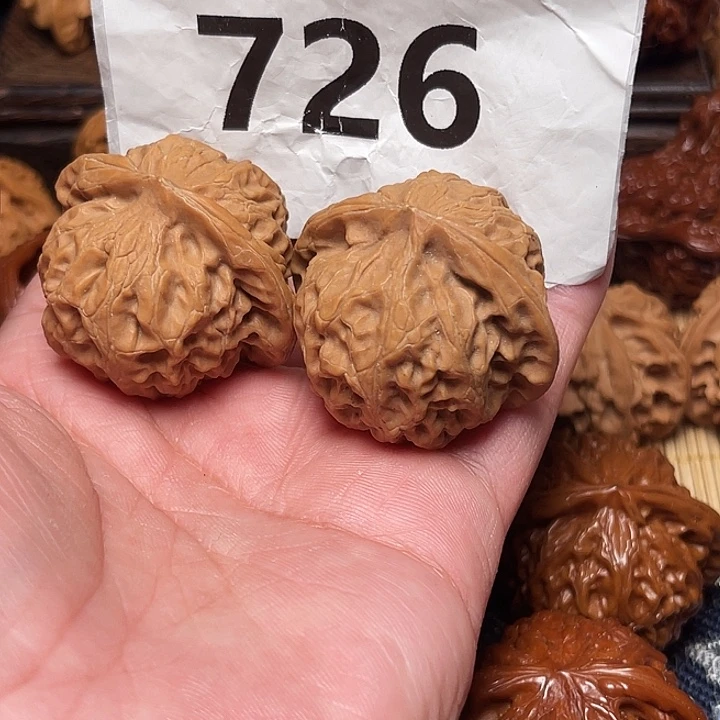 想***财把件桃核宫灯。边38。 726