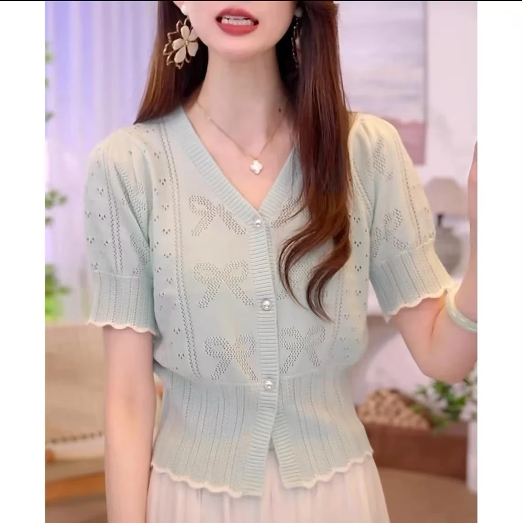 2025新款减龄上衣蓝色镂空花边袖v领短袖针织衫女夏季独特毛衣
