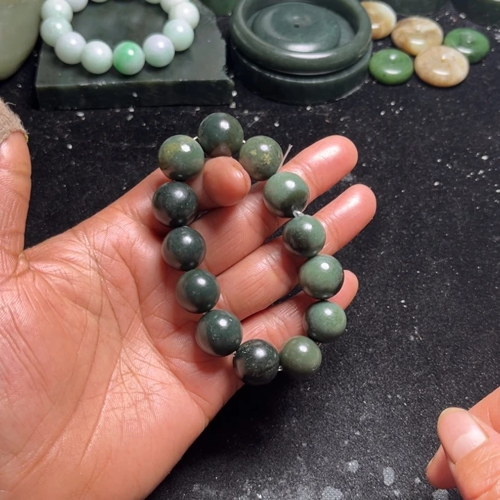 和田玉（糖玉）未镶嵌珠宝奇石