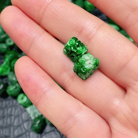 L***n翡翠未镶嵌耳饰挂件