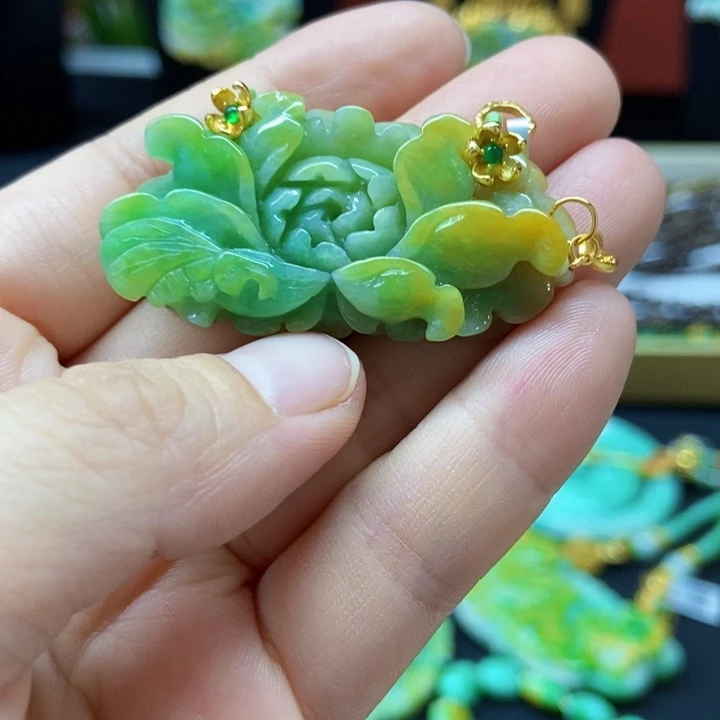 翡翠未镶嵌颈饰吊坠