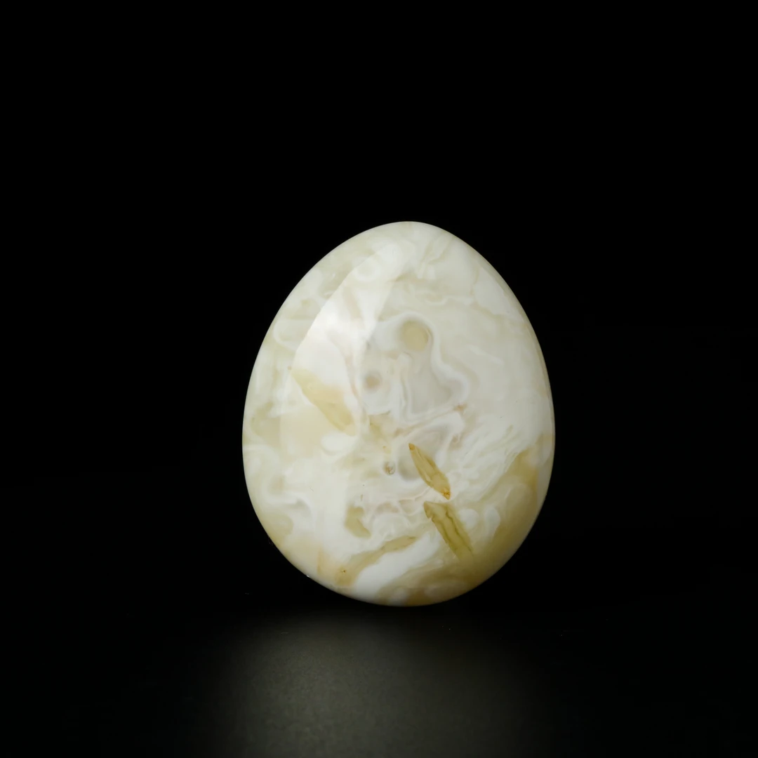 【竞拍专用】蜜蜡瓷白妖花水滴吊坠 680105-23