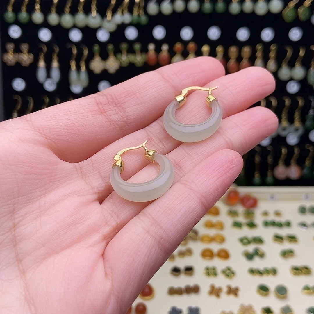 默***喧和田玉银S925镶嵌耳饰