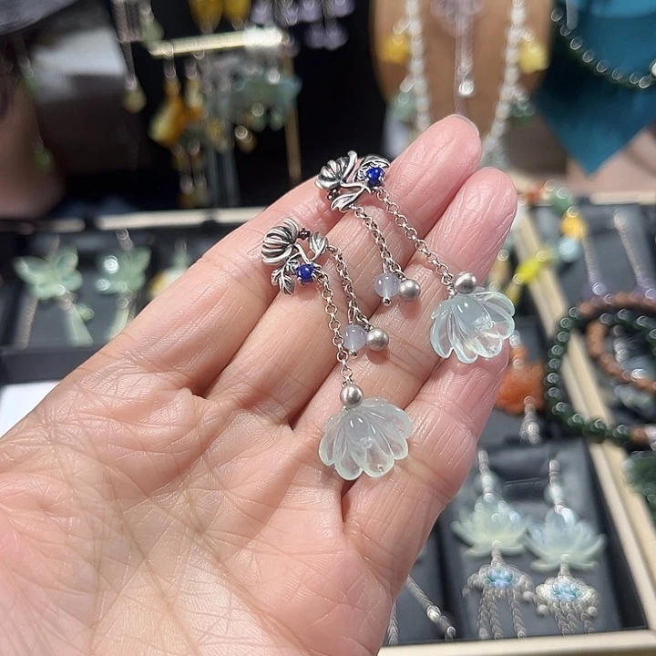 哈***_蛇纹石玉未镶嵌耳饰