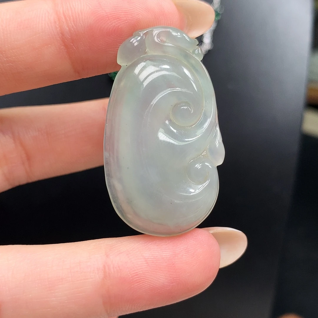 翡翠未镶嵌颈饰如意