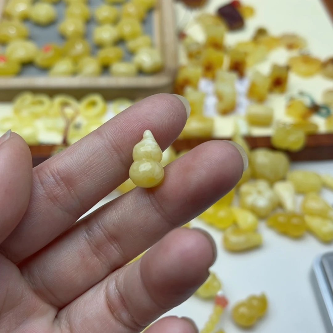 【闪购商品】蜜蜡裸石未镶嵌孙****活配饰