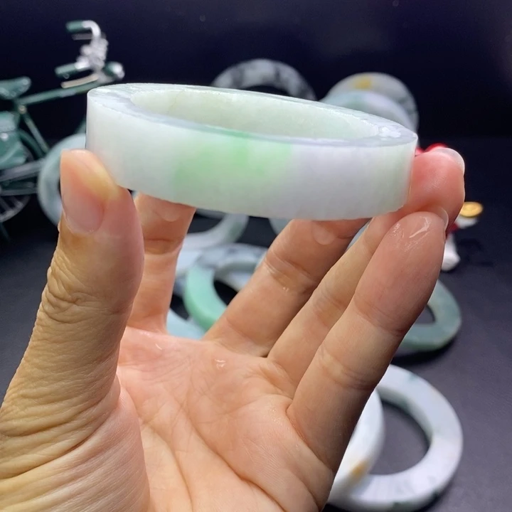 定制翡翠未镶嵌手镯