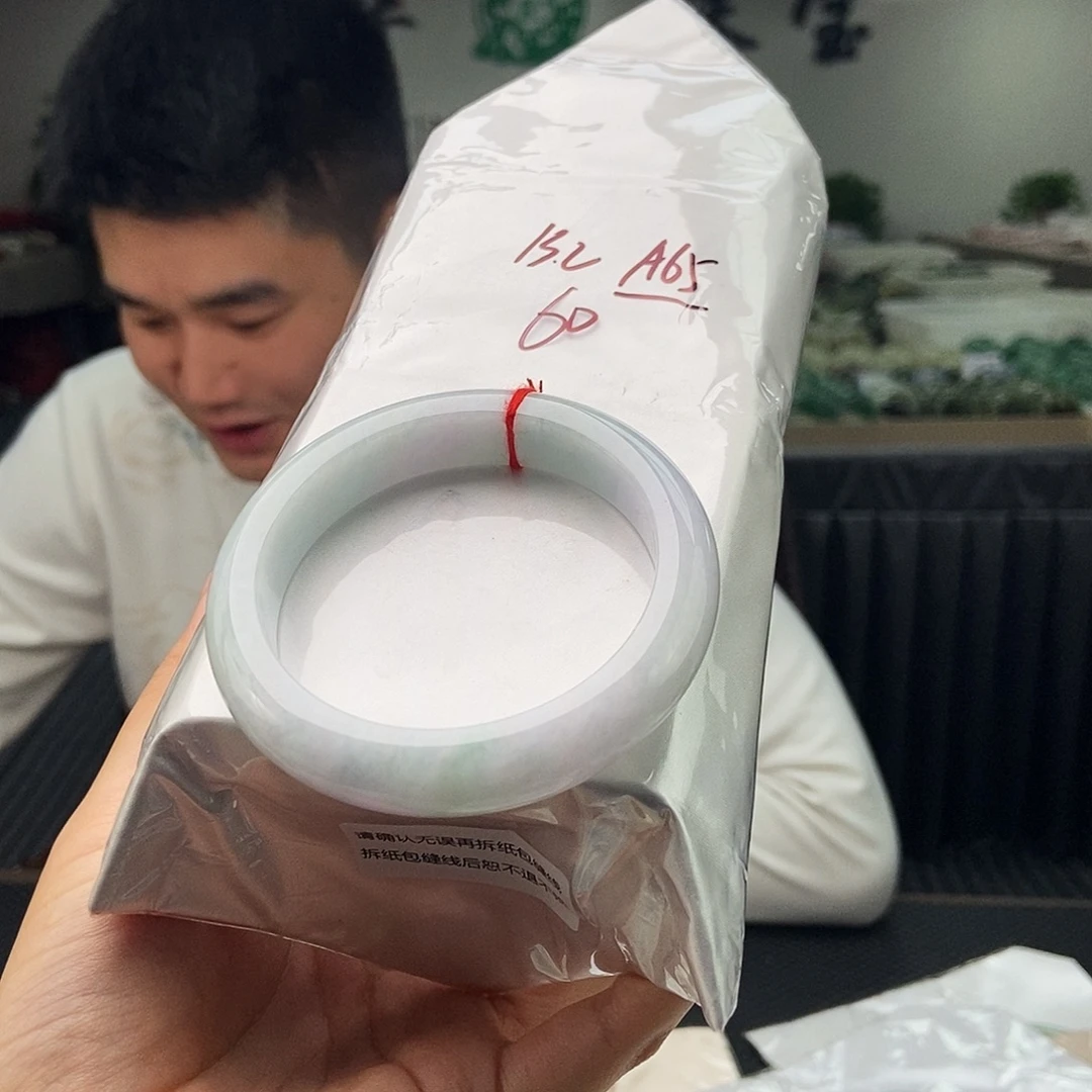 翡翠未镶嵌手镯拍一发一