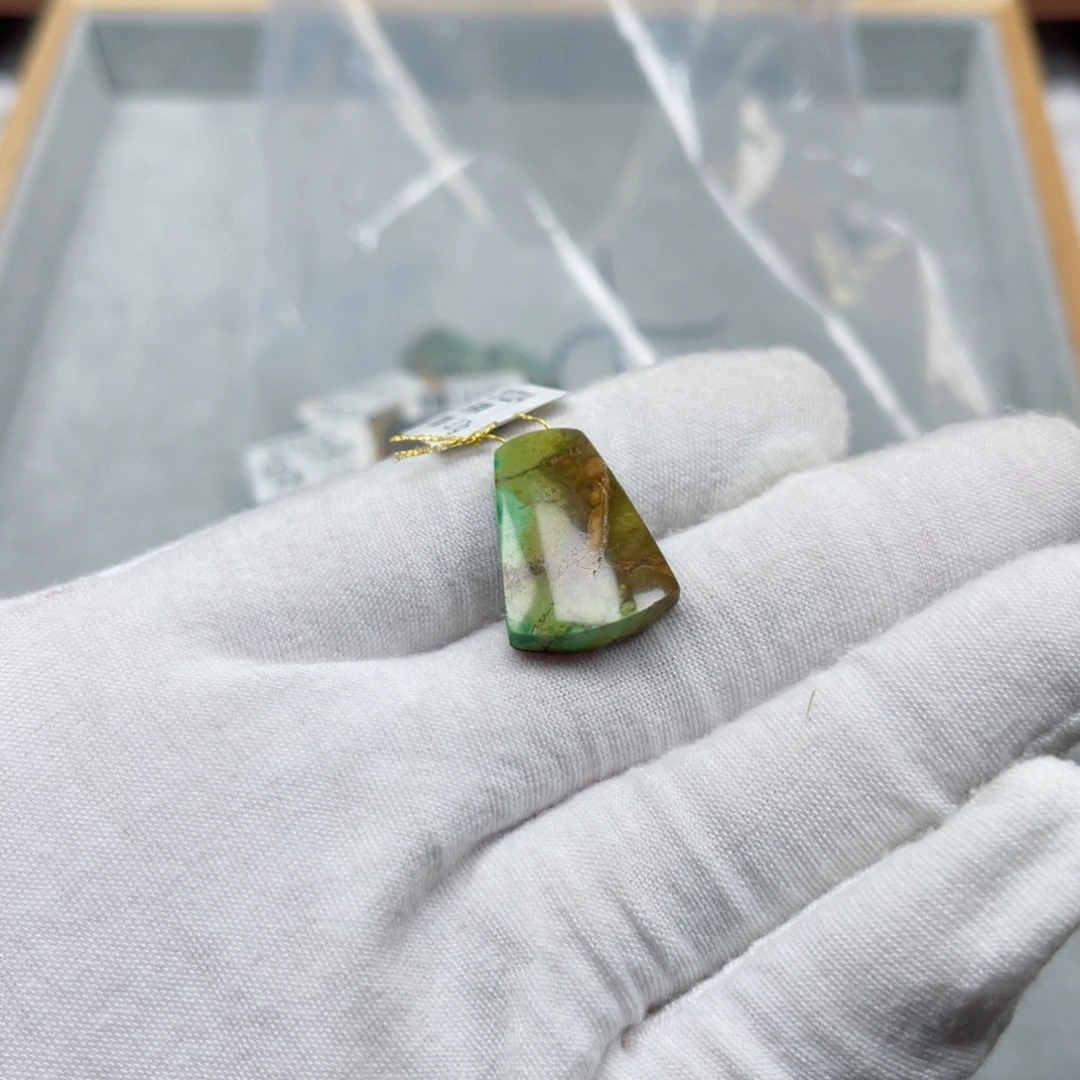 绿松石未镶嵌挂件