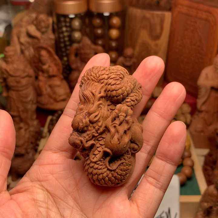 檀香木把件老山檀龙手把件微瑕
