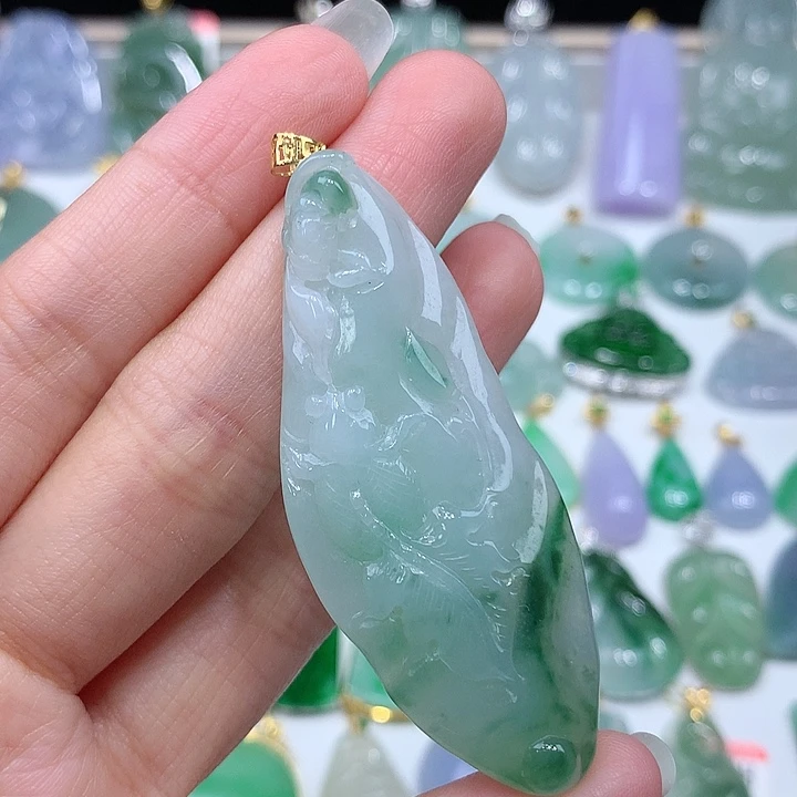 翡翠18K金镶嵌颈饰翡翠
