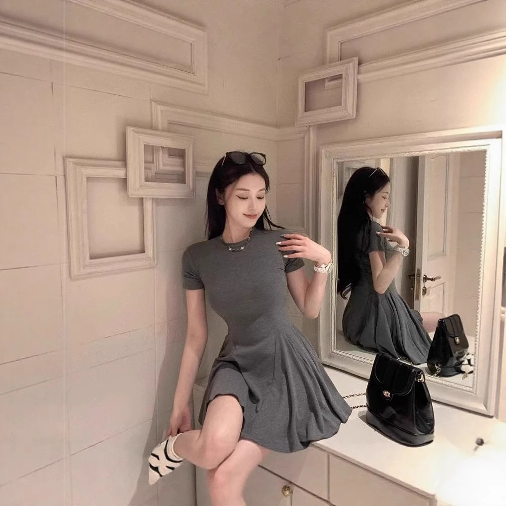 法式赫本风气质黑色连衣裙子女夏新款小个子收腰显瘦小黑裙修身夏