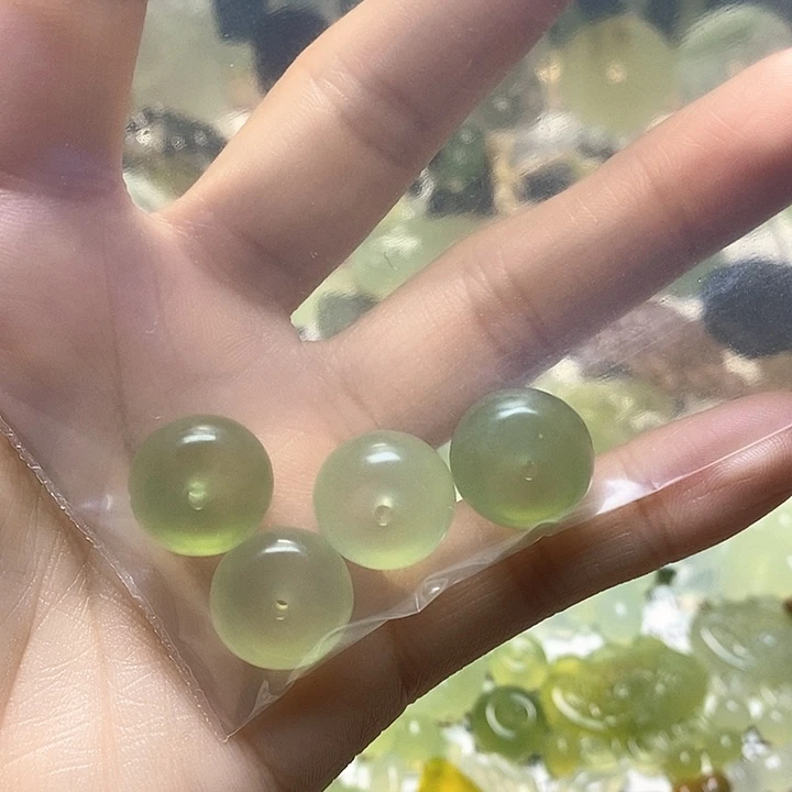 蛇纹石玉颈饰未镶嵌用****2