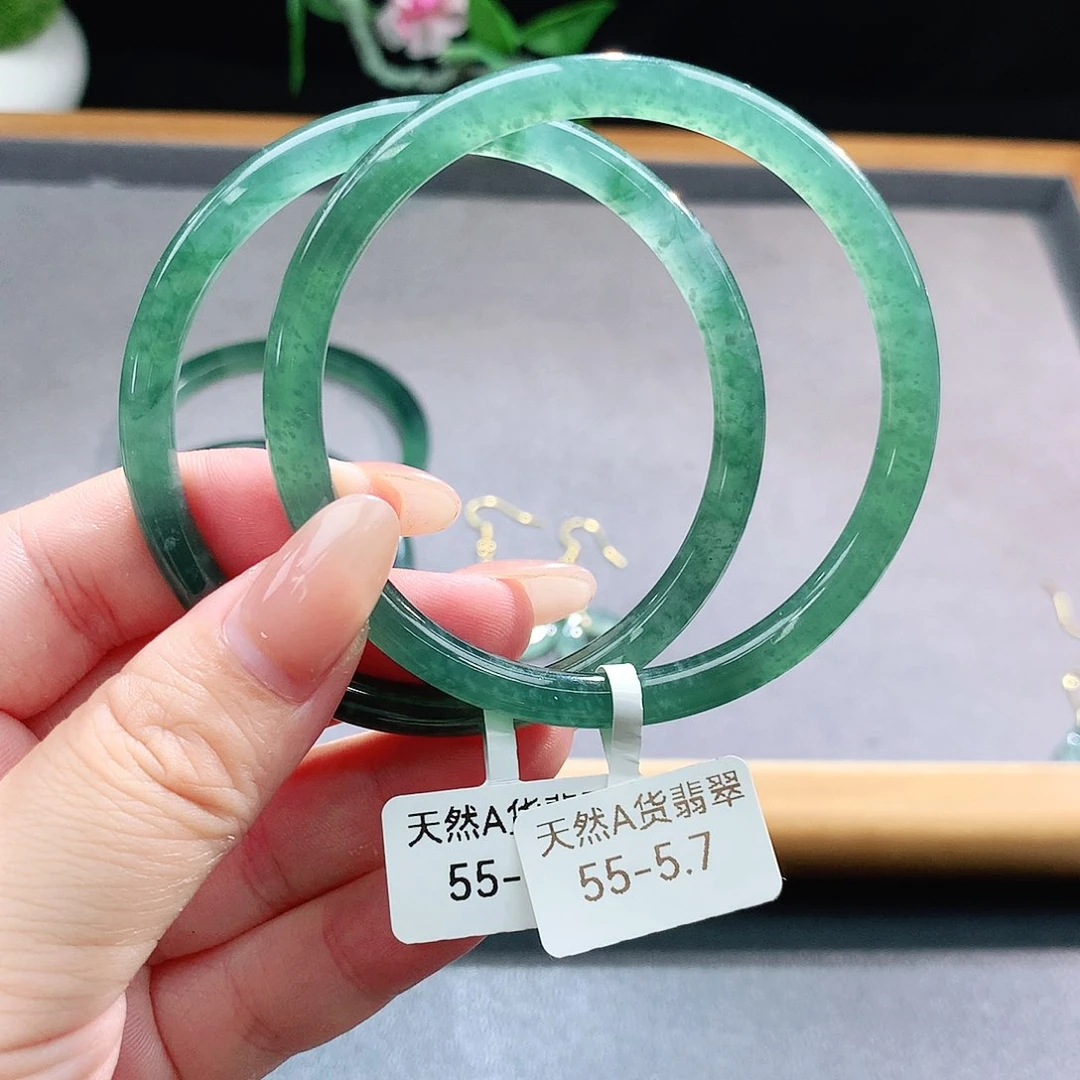 未镶嵌手镯（圆镯）翡翠