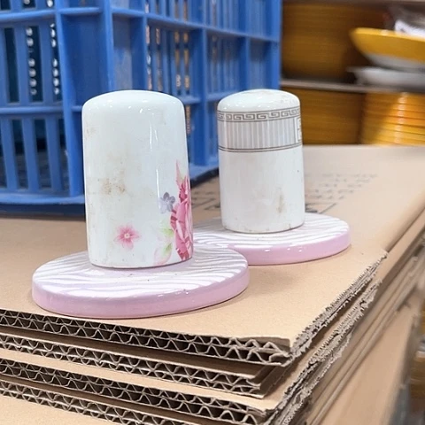 微瑕，不能明火，2个牙签筒默认发