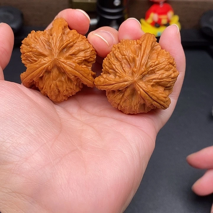 耿***鱼把件文玩核桃白奔