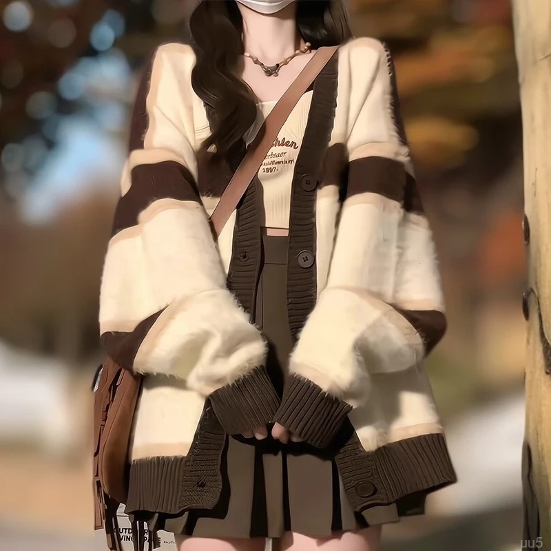 学院风软糯奶系穿搭毛衣女2025秋冬季新款复古慵懒风针织开衫上衣