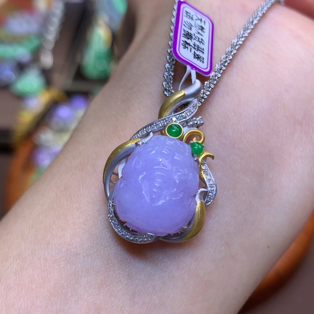 翡翠18K金镶嵌颈饰