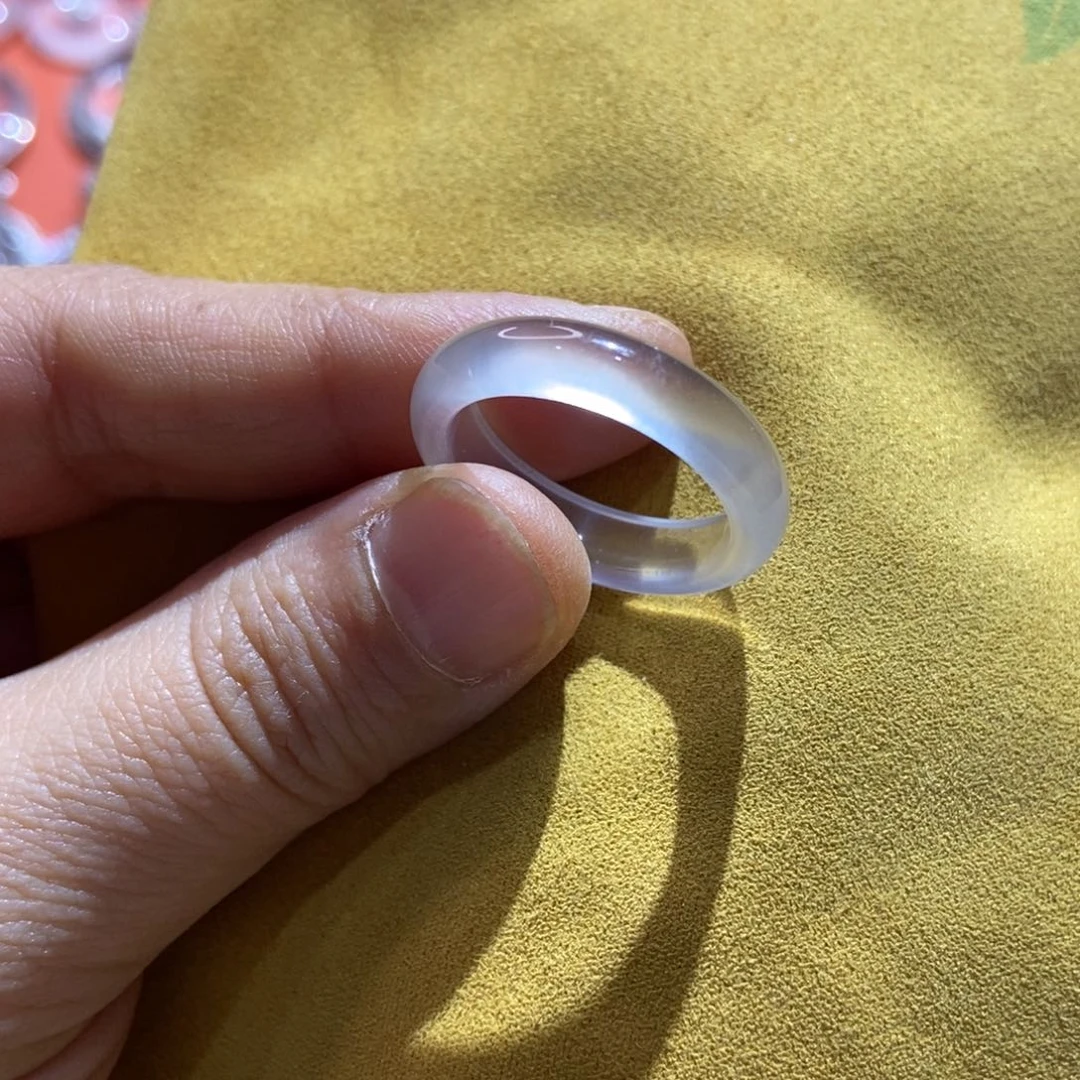 l****石英质玉未镶嵌颈饰